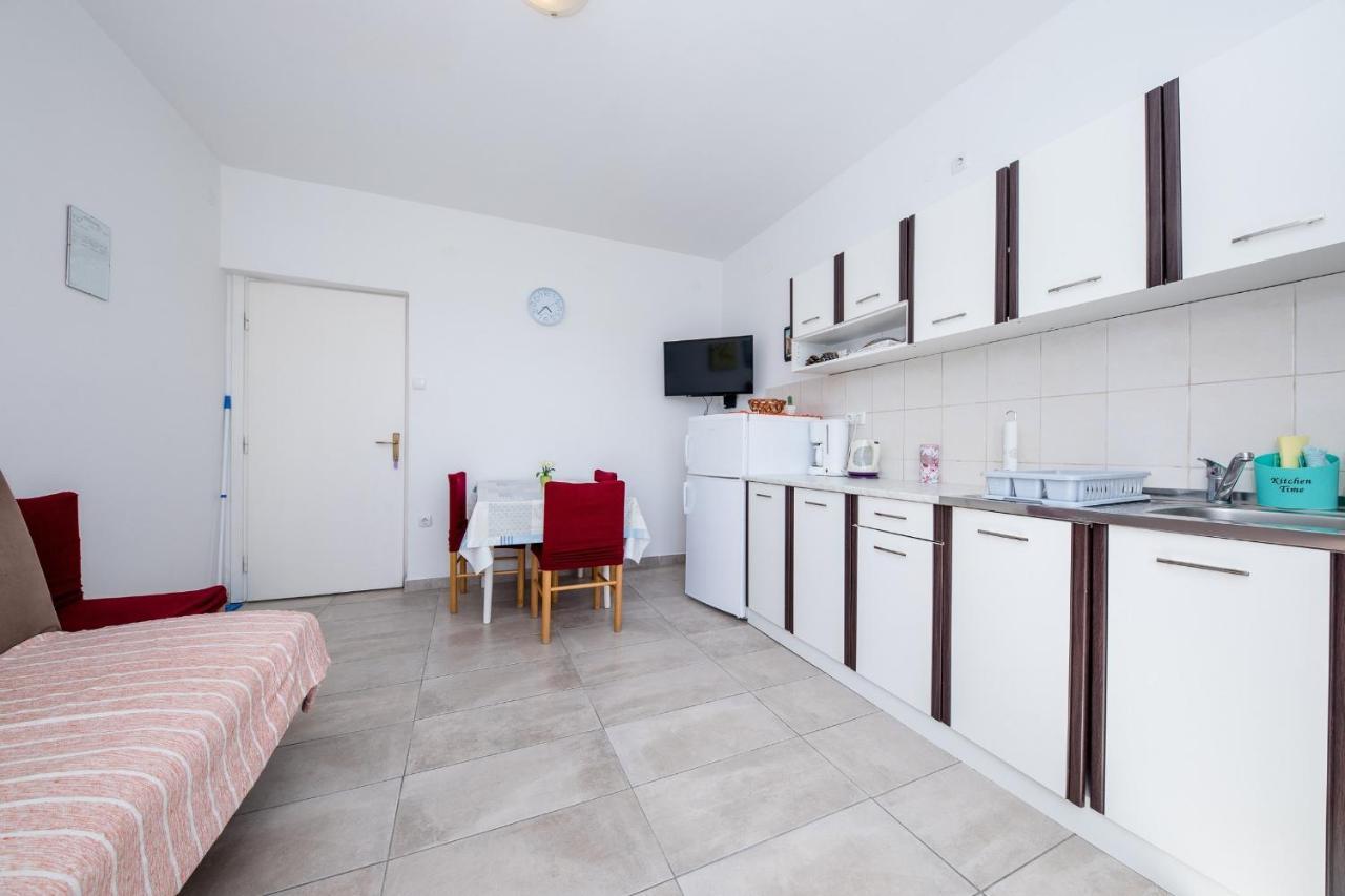 Apartments Mladenka In Банёл Экстерьер фото