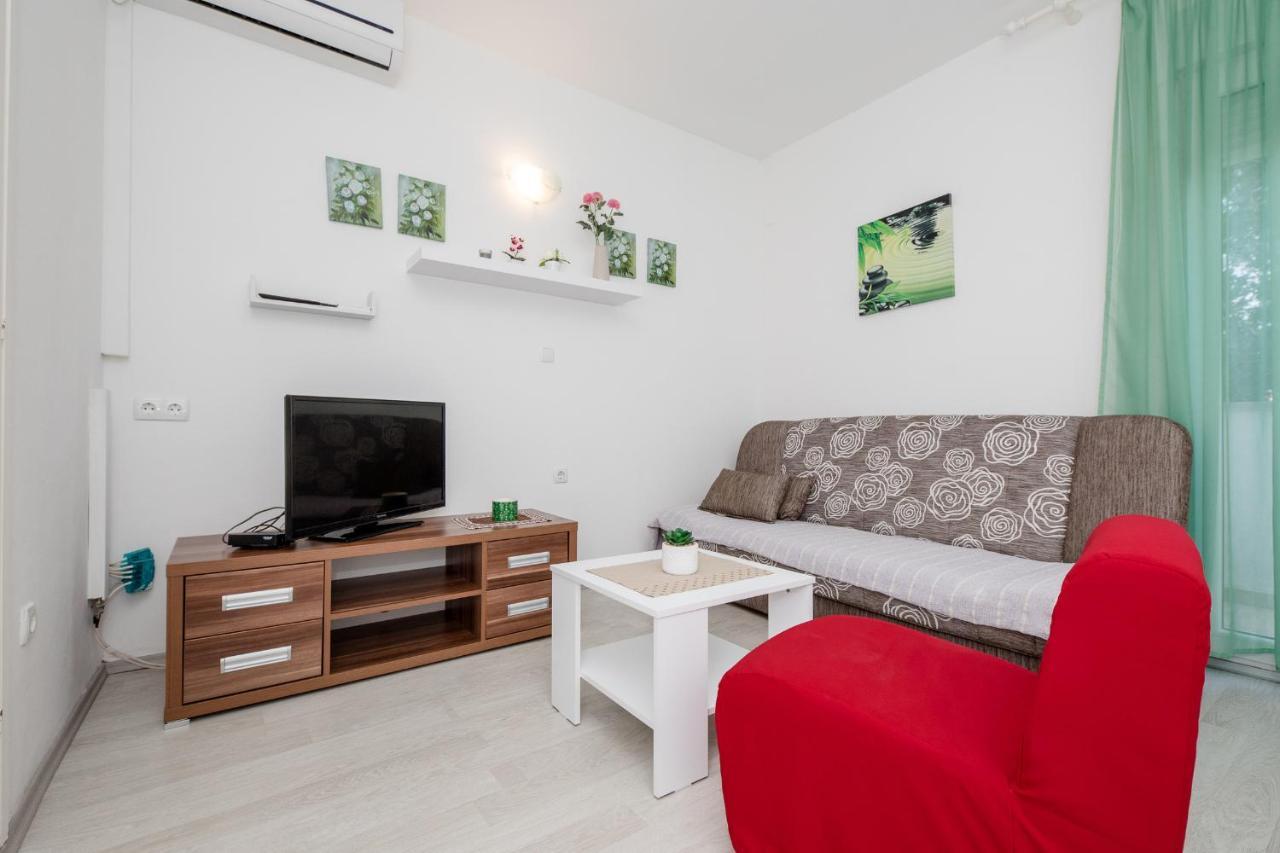 Apartments Mladenka In Банёл Экстерьер фото