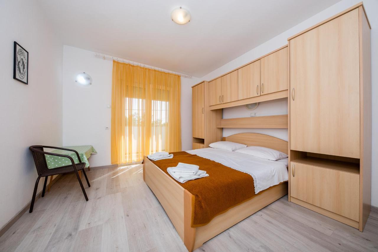 Apartments Mladenka In Банёл Экстерьер фото